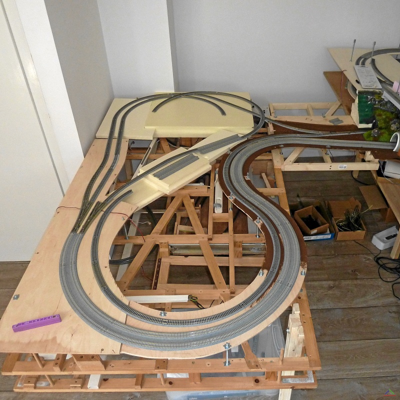 180 Testaufbau.JPG - Testaufbau - Überblick der mehrfach verschlungenen Streckenführung